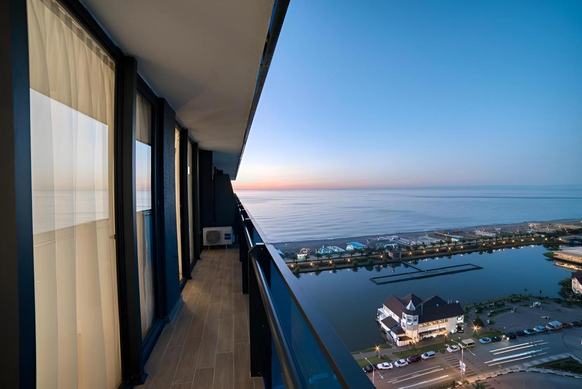 Orbi Batumi City Beach View Hotel エクステリア 写真